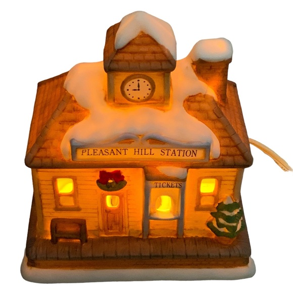 Vintage Christmas Village Pleasant Hill Train Station Translucent Light Up House - Picture 9 of 16